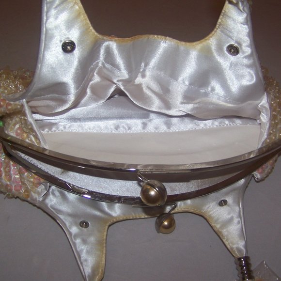 Whimsical White Sequence Handbag - Picture 3 of 8